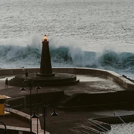 Surfers, &natural Pools, 10min North Airport Appartement *