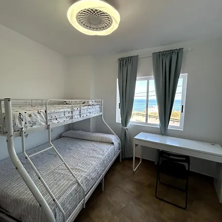 Surfers, &natural Pools, 10min North Airport Appartement *