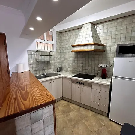 Surfers, &natural Pools, 10min North Airport Appartement